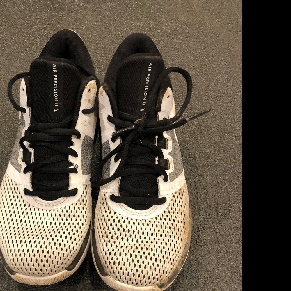 Nike Womens basketball shoe